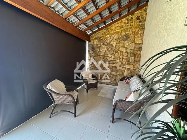 Sobrado com 317m² 4 quartos e 3 banheiros, à venda, no bairro Indaiá em Caraguatatuba