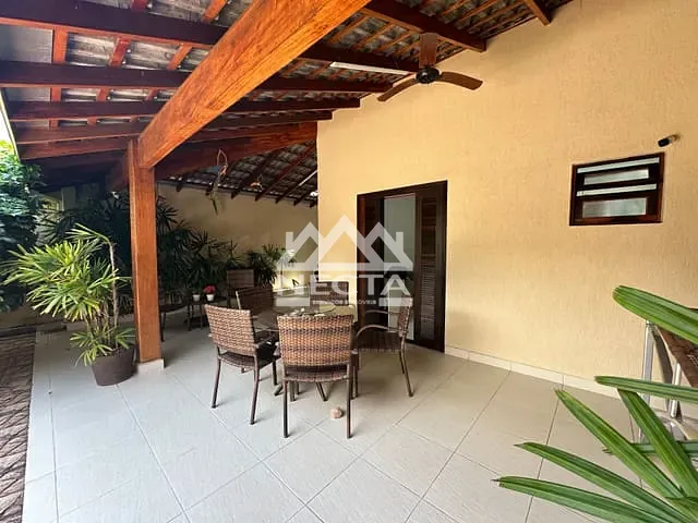 Sobrado com 317m² 4 quartos e 3 banheiros, à venda, no bairro Indaiá em Caraguatatuba