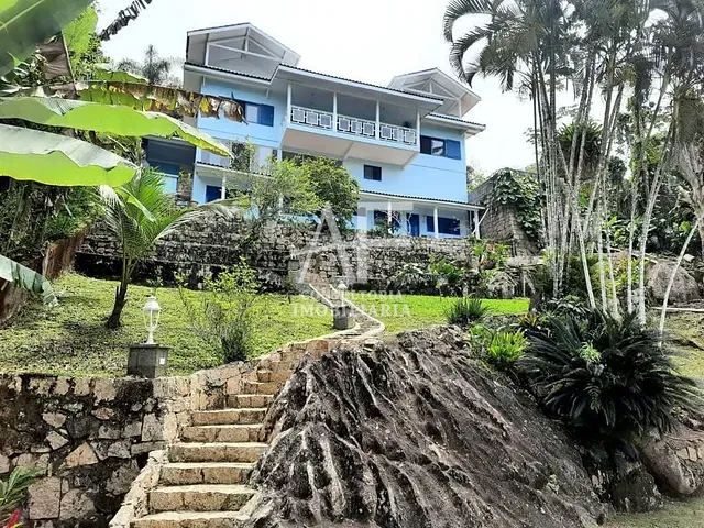 Sobrado com 3000m², à venda, no bairro Toninhas em Ubatuba
