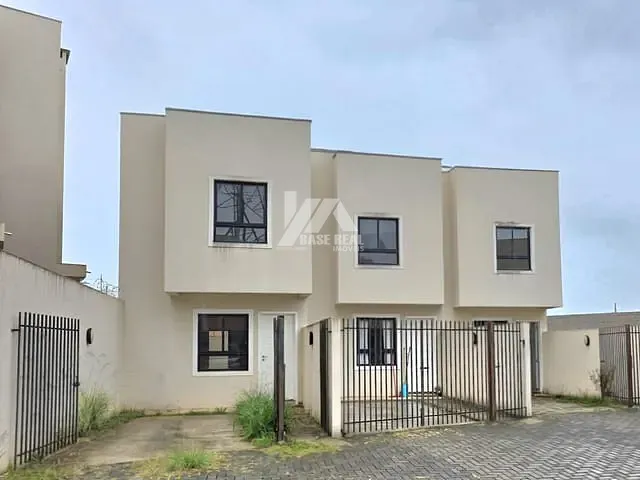Sobrado com 90m² 2 quartos e 2 banheiros, à venda, no bairro Uvaranas em Ponta Grossa
