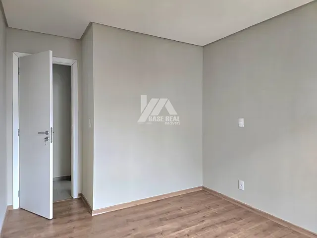 Sobrado com 90m² 2 quartos e 2 banheiros, à venda, no bairro Uvaranas em Ponta Grossa