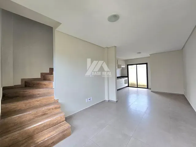 Sobrado com 90m² 2 quartos e 2 banheiros, à venda, no bairro Uvaranas em Ponta Grossa