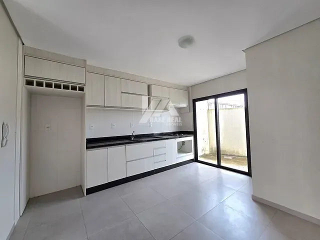 Sobrado com 90m² 2 quartos e 2 banheiros, à venda, no bairro Uvaranas em Ponta Grossa