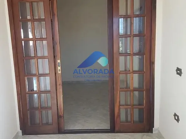 Sobrado com 211m² 4 quartos e 3 banheiros, à venda, no bairro Jardim Uirá em São José Dos Campos