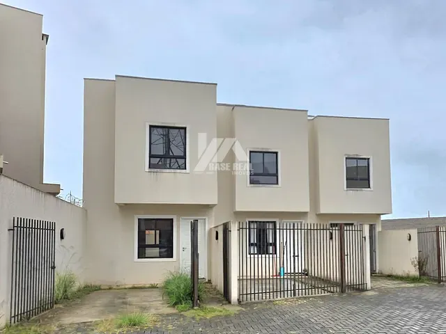 Sobrado com 90m² 3 quartos e 2 banheiros, à venda, no bairro Uvaranas em Ponta Grossa