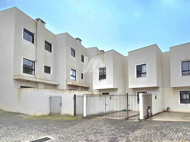 Sobrado com 90m² 3 quartos e 2 banheiros, à venda, no bairro Uvaranas em Ponta Grossa