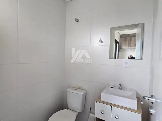 Sobrado com 90m² 3 quartos e 2 banheiros, à venda, no bairro Uvaranas em Ponta Grossa