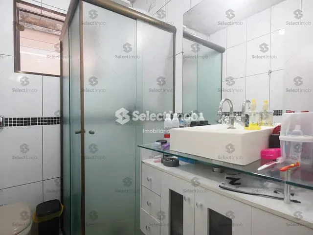 Sobrado com 180m² 3 quartos e 2 banheiros, à venda, no bairro Jardim Guapituba em Mauá