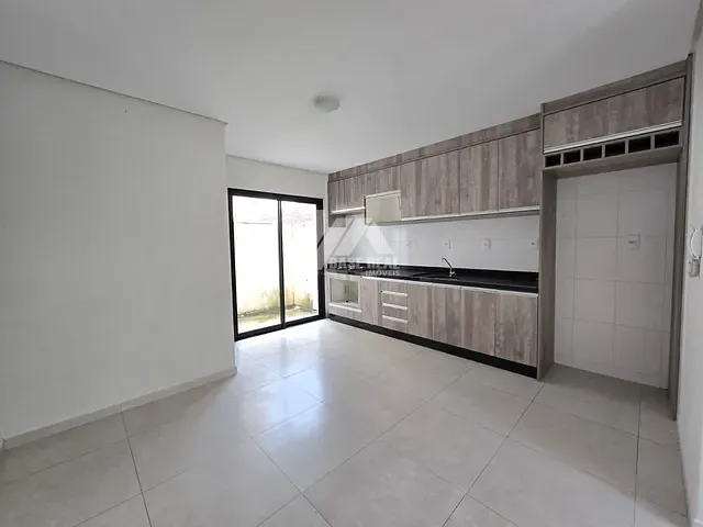 Sobrado com 90m² 2 quartos e 1 banheiro, à venda, no bairro Uvaranas em Ponta Grossa