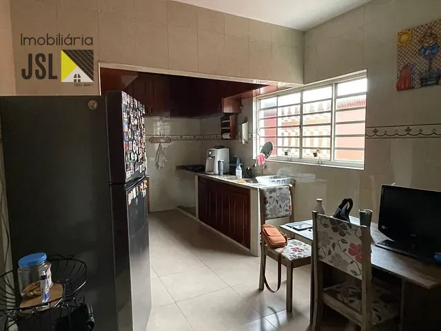 Sobrado 3 quartos e 3 banheiros, à venda, no bairro Vila Santos em Caçapava