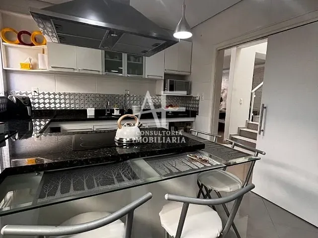 Sobrado com 250m², à venda, no bairro Caminho Novo em Taubaté