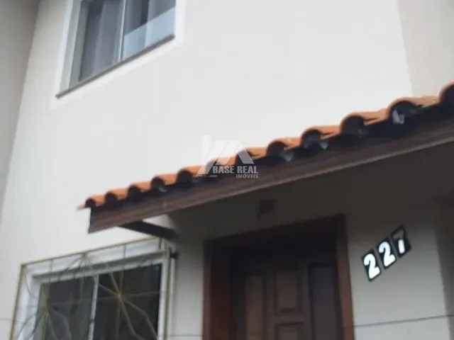 Sobrado com 105m² 2 quartos e 2 banheiros, à venda, no bairro Contorno em Ponta Grossa