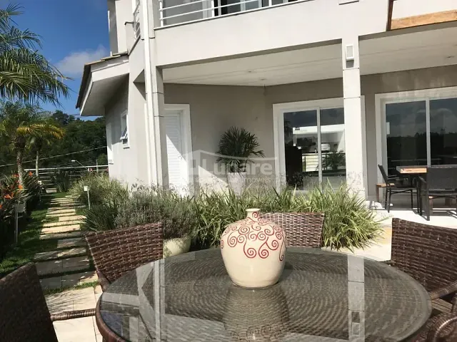 Sobrado com 792m² 4 quartos e 6 banheiros, à venda, no bairro Jardim Aracy em Mogi das Cruzes