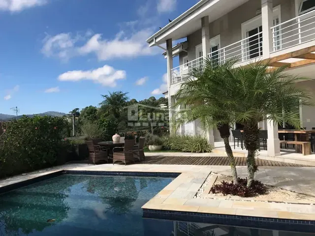 Sobrado com 792m² 4 quartos e 6 banheiros, à venda, no bairro Jardim Aracy em Mogi das Cruzes