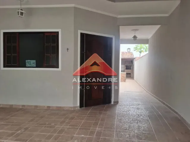 Sobrado com 10m² 3 quartos e 1 banheiro, para alugar, no bairro Jardim Ismênia em São José Dos Campos