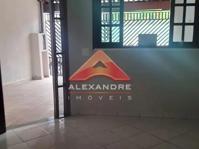 Sobrado com 10m² 3 quartos e 1 banheiro, para alugar, no bairro Jardim Ismênia em São José Dos Campos