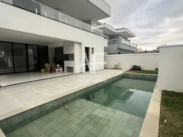 Sobrado com 360m² 3 quartos e 5 banheiros, à venda, no bairro Pinhão em Taubaté