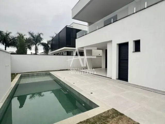 Sobrado com 360m² 3 quartos e 5 banheiros, à venda, no bairro Pinhão em Taubaté