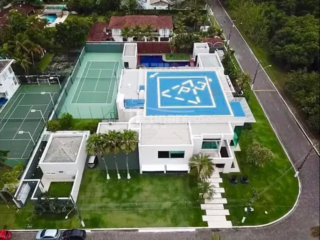 Sobrado com 3000m² 7 quartos e 9 banheiros, à venda, no bairro Acapulco em Guarujá