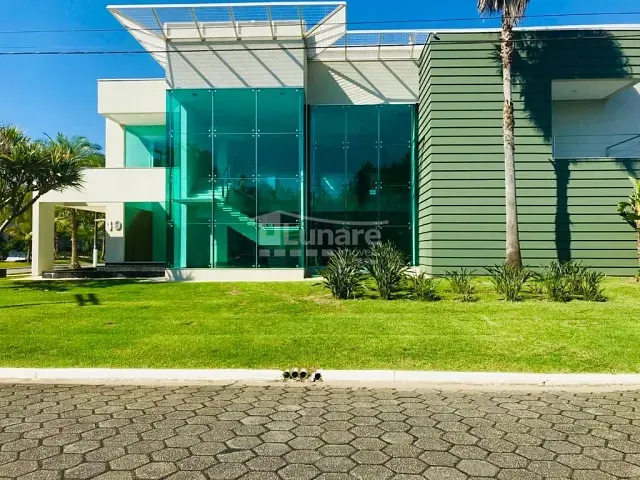 Sobrado com 3000m² 7 quartos e 9 banheiros, à venda, no bairro Acapulco em Guarujá