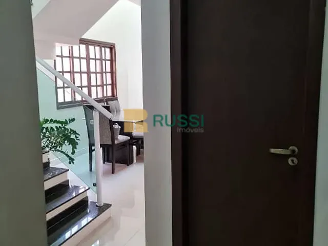 Sobrado com 132m² 3 quartos e 3 banheiros, à venda, no bairro Jardim Rodolfo em São José dos Campos