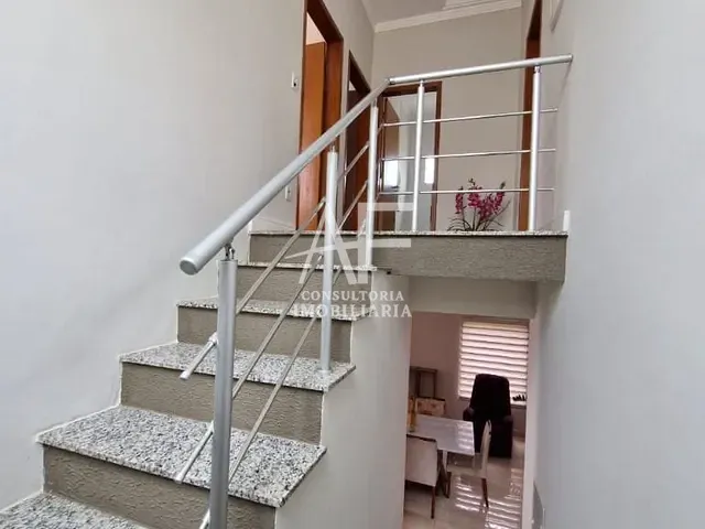 Sobrado com 500m² 4 quartos e 4 banheiros, à venda, no bairro Piracangaguá em Taubaté