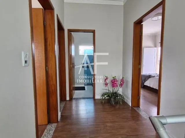 Sobrado com 500m² 4 quartos e 4 banheiros, à venda, no bairro Piracangaguá em Taubaté