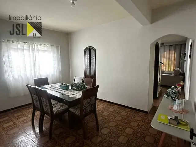 Sobrado 3 quartos e 2 banheiros, à venda, no bairro Jardim Maria Cândida em Caçapava