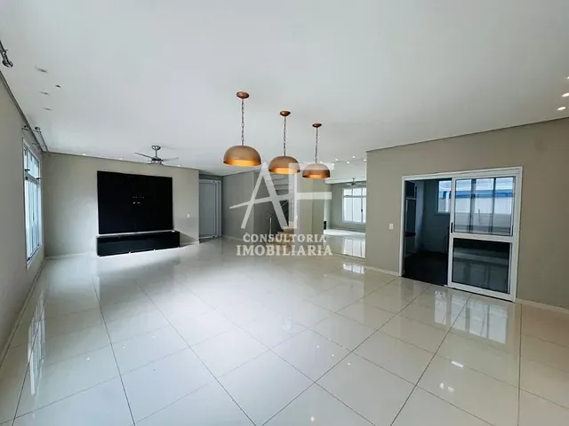 Sobrado com 420m² 3 quartos e 5 banheiros, para alugar, no bairro Esplanada Independência em Taubaté