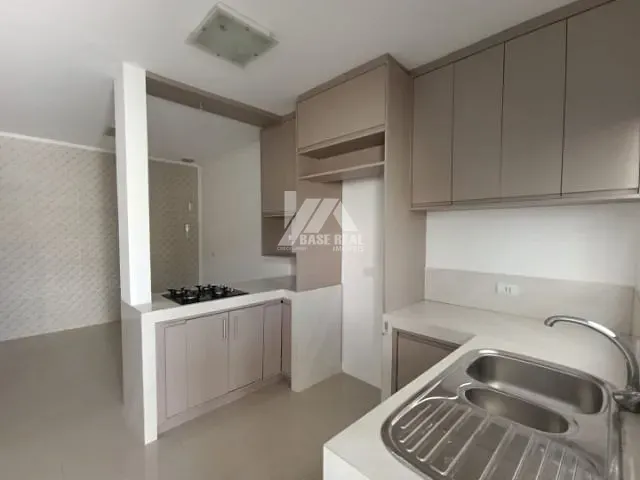 Sobrado 3 quartos e 3 banheiros, para alugar, no bairro Neves em Ponta Grossa