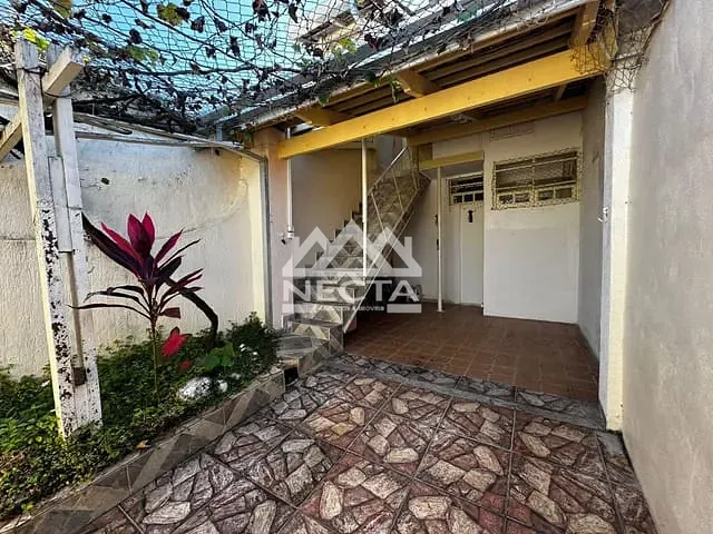 Sobrado com 150m² 4 quartos e 2 banheiros, à venda, no bairro Jardim Arua em Caraguatatuba