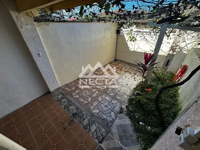 Sobrado com 150m² 4 quartos e 2 banheiros, à venda, no bairro Jardim Arua em Caraguatatuba