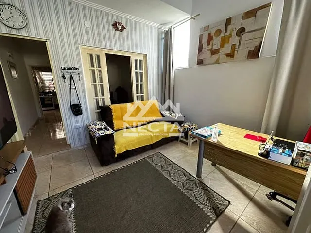 Sobrado com 150m² 4 quartos e 2 banheiros, à venda, no bairro Jardim Arua em Caraguatatuba