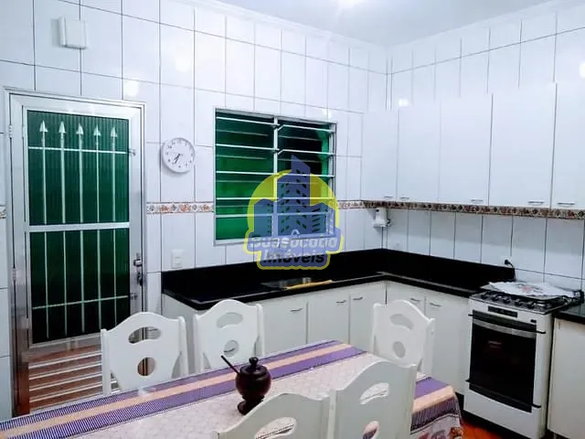 Sobrado com 350m² 6 quartos e 3 banheiros, à venda, no bairro Santa Maria em Osasco