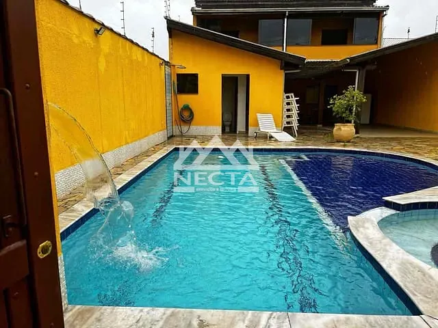 Sobrado com 250m² 3 quartos e 2 banheiros, à venda, no bairro Martim de Sá em Caraguatatuba