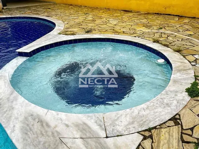 Sobrado com 250m² 3 quartos e 2 banheiros, à venda, no bairro Martim de Sá em Caraguatatuba