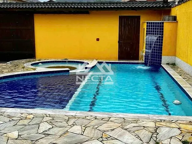 Sobrado com 250m² 3 quartos e 2 banheiros, à venda, no bairro Martim de Sá em Caraguatatuba