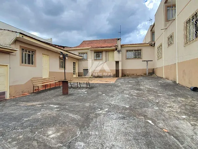 Sobrado com 1043m², à venda, no bairro Uvaranas em Ponta Grossa
