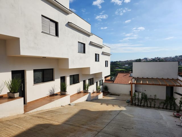 Sobrado 2 quartos e 2 banheiros, à venda, no bairro Jardins em Bragança Paulista