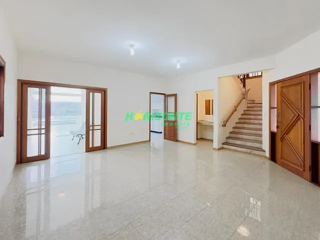 Casa com 300m² 4 quartos e 3 banheiros, para alugar, no bairro Urbanova em São José dos Campos