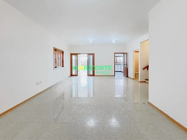 Casa com 300m² 4 quartos e 3 banheiros, para alugar, no bairro Urbanova em São José dos Campos