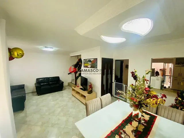 Sobrado com 215m² 4 quartos e 4 banheiros, à venda, no bairro Olímpico em São Caetano do Sul