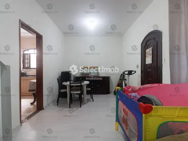 Sobrado com 280m² 4 quartos e 3 banheiros, à venda, no bairro Parque São Vicente em Mauá