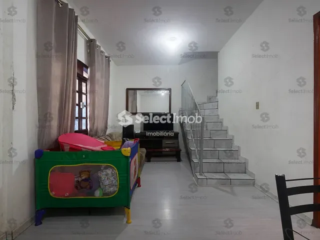 Sobrado com 280m² 4 quartos e 3 banheiros, à venda, no bairro Parque São Vicente em Mauá