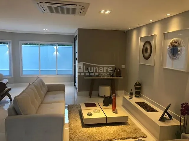 Sobrado com 450m² 4 quartos e 6 banheiros, à venda, no bairro Jardim Aracy em Mogi das Cruzes