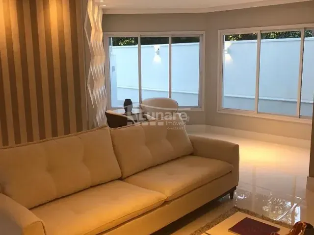 Sobrado com 450m² 4 quartos e 6 banheiros, à venda, no bairro Jardim Aracy em Mogi das Cruzes