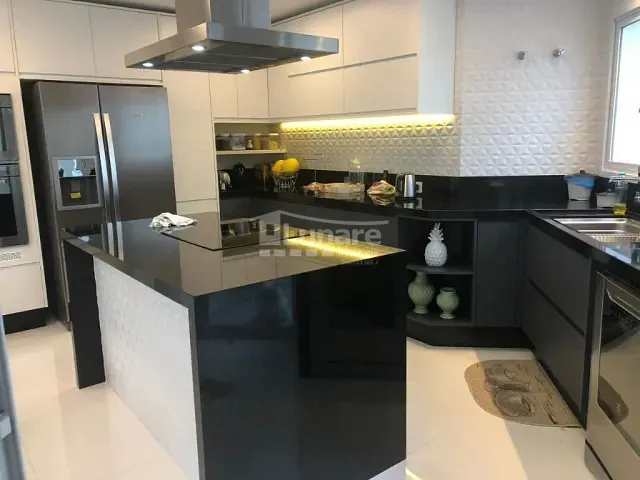 Sobrado com 450m² 4 quartos e 6 banheiros, à venda, no bairro Jardim Aracy em Mogi das Cruzes