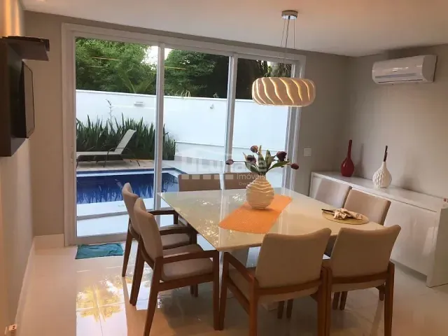 Sobrado com 450m² 4 quartos e 6 banheiros, à venda, no bairro Jardim Aracy em Mogi das Cruzes