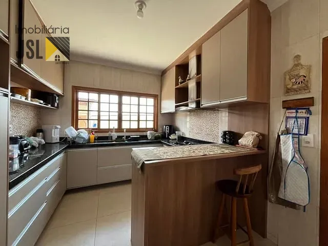 Sobrado 3 quartos e 2 banheiros, à venda, no bairro Borda da Mata em Caçapava