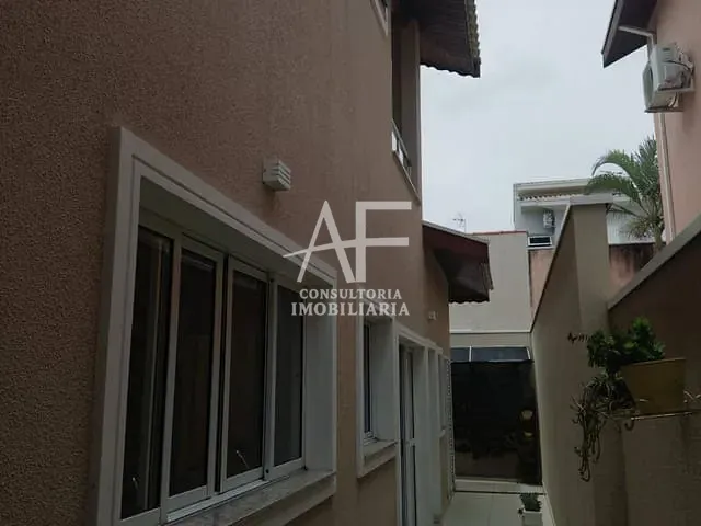 Sobrado com 300m² 5 quartos e 5 banheiros, à venda, no bairro Jardim Independência em Taubaté